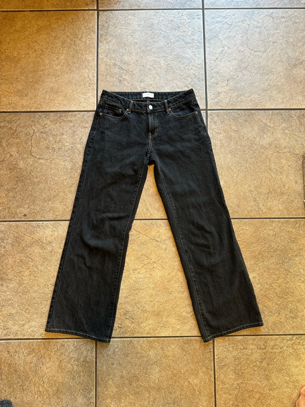 Women’s Black Straight-Leg Jeans